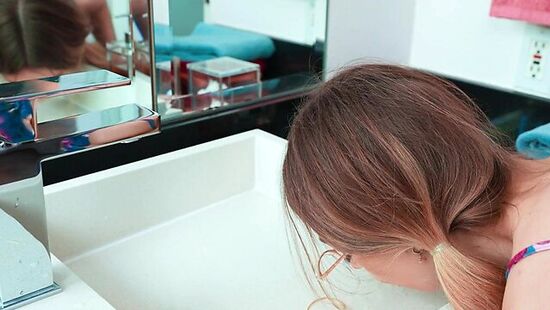 Molly Little - отсосала брату и трахнулась с отцом