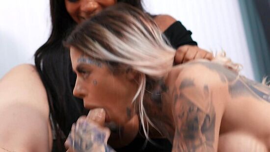 Много спермы на лицах двух красоток