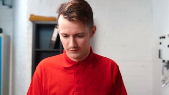 Сотрудницы отсасывают в офисе получая камшот на лицо