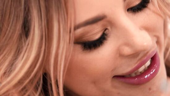 Девушка изменила парню трахнувшись с его другом в жопу