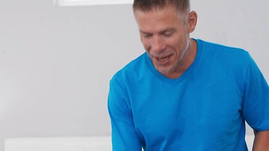 Массажист отымел мою горячую жену