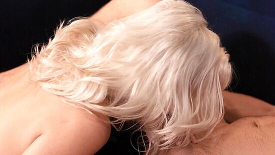 Жена пошла на грубый анал, что бы помочь мужу кончить