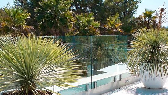 Садовник выебал чужую жену и кончил на лицо