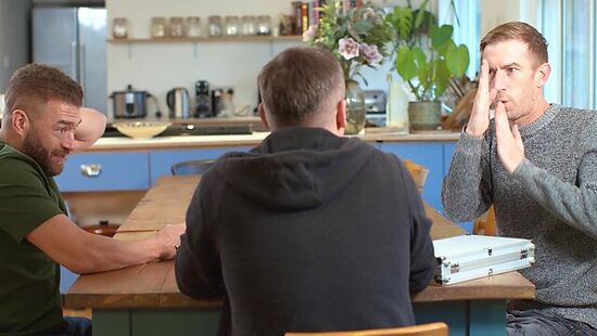 Друзья жестко отымели мамку своего друга