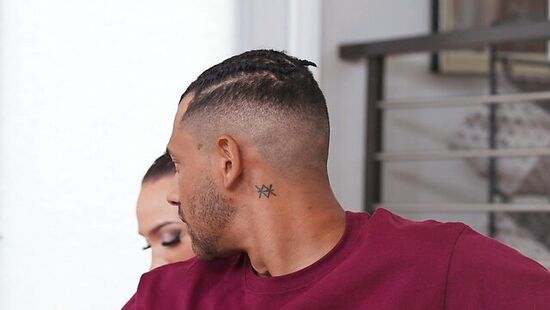 Негр выебал мамку своей девушки в её тугой анал