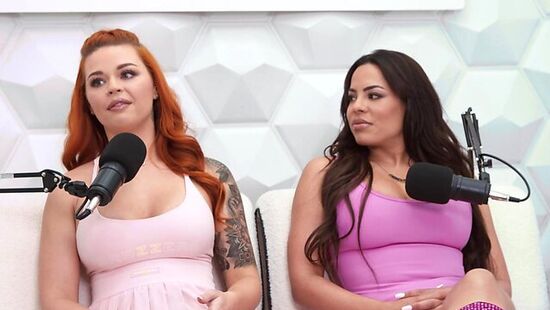 Порно шоу с красотками Luna Star и Sinatra Monroe