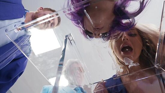 Студенты устроили оргию в студии звукозаписи