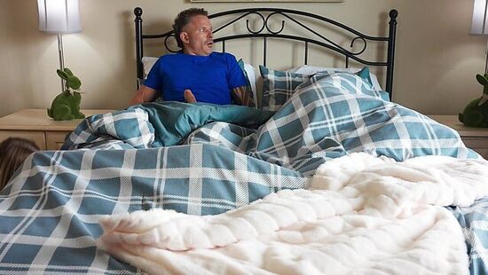 Мужик изменяет жене вместе с её подругами лесбиянками