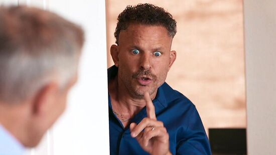 Гологдная жена желает два члена сразу