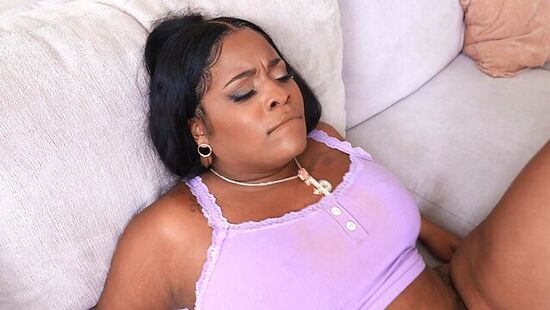 Толстая милфа совращает парня своей дочери