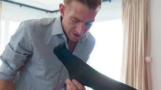 Горячая жена пригласила в гости соседа любовника и потрахалась с ним