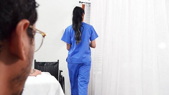 Горячий секс в больнице с думя пациентками