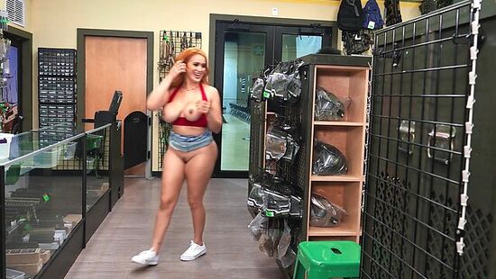 Жестко присадил её большую жопу на свой член