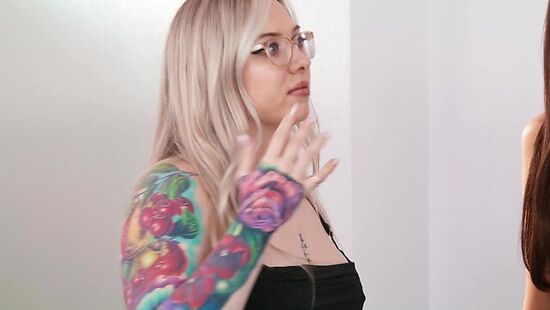 Молодая нимфа получает жесткий трах и камшот на личико