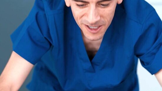 Дорди притворился массажистом и трахнул клиентку