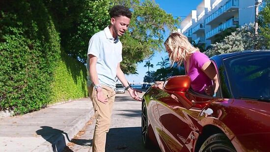 Порно Brazzers в дубаях с красоткой Maddy Oreilly