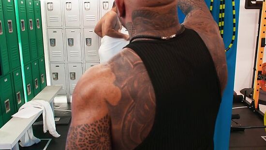 Латинка получается анальный трах в раздевалке